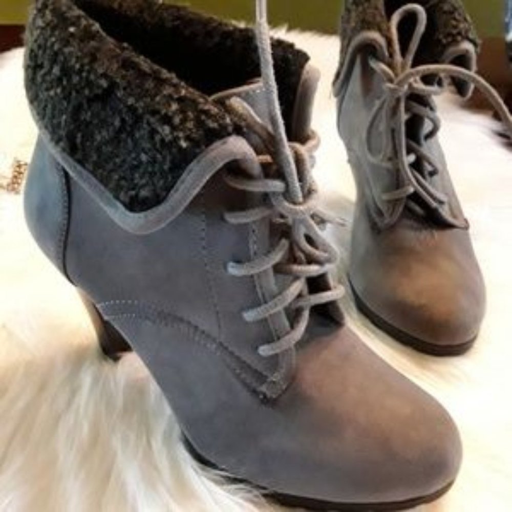 EUC White Mountain Grey Suede Fleece Booties